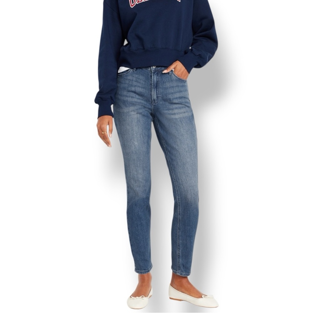 4/$20 Old Navy Wow High-Rise Straight Fit Ankle Jeans - Medium Wash - 2 Short